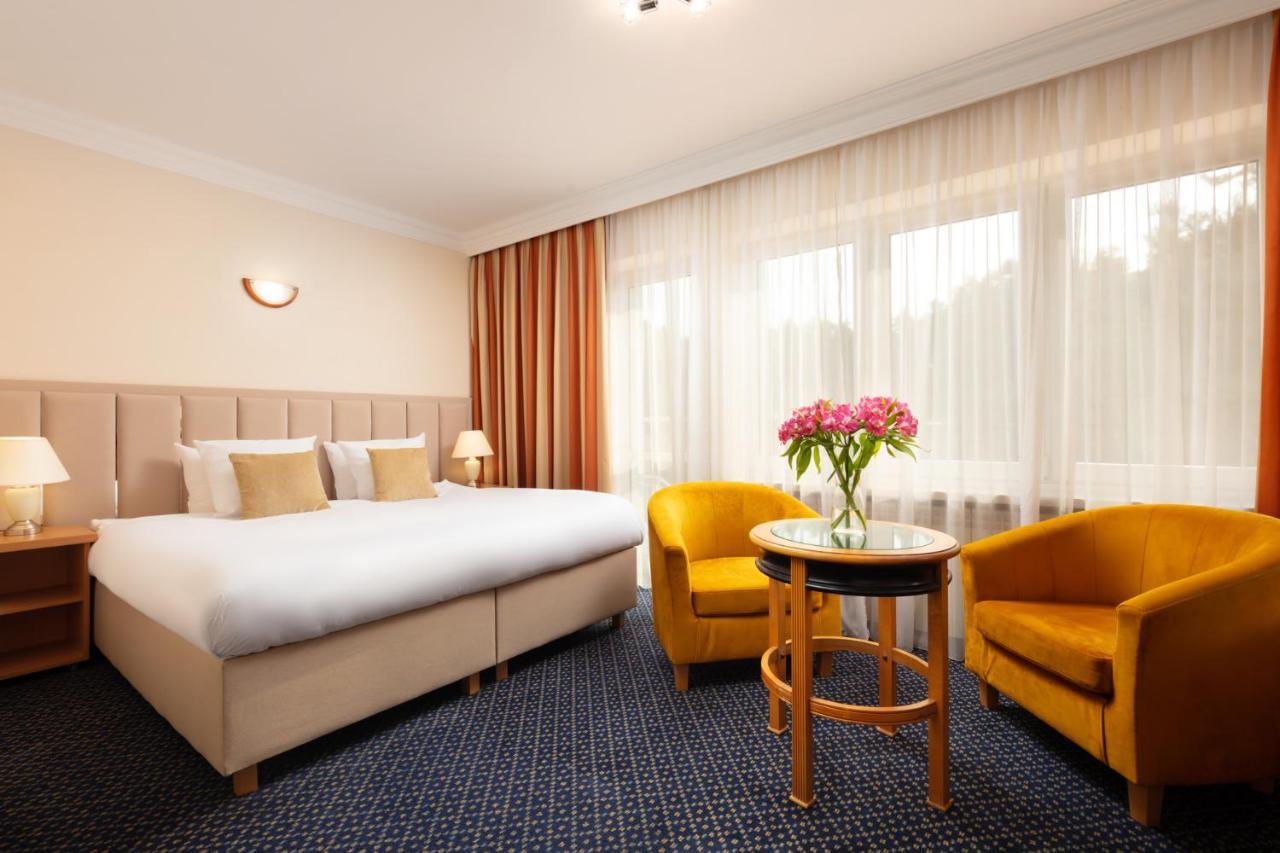 Perla Lesna Nadarzyn Bed & Breakfast ภายนอก รูปภาพ