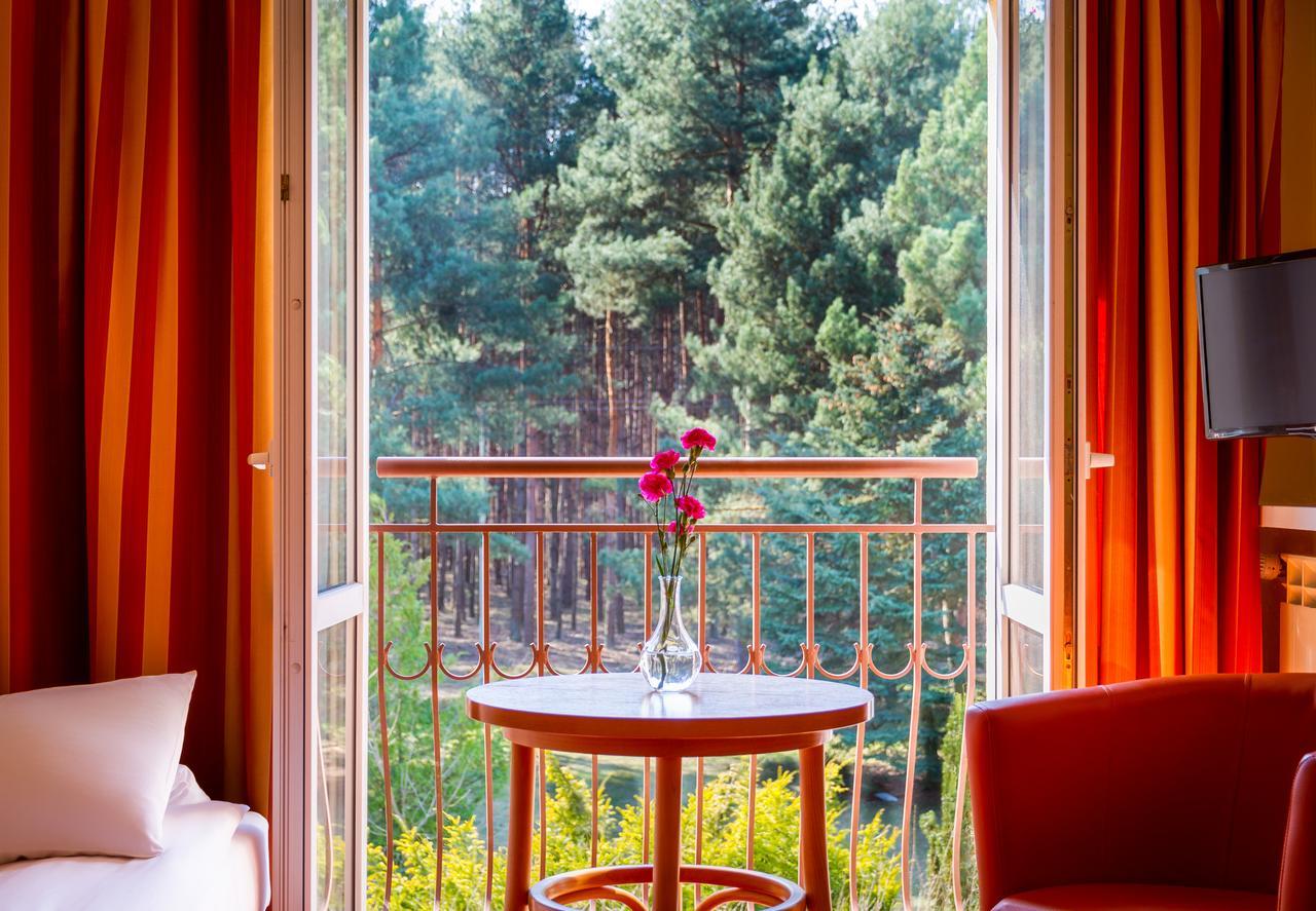 Perla Lesna Nadarzyn Bed & Breakfast ภายนอก รูปภาพ