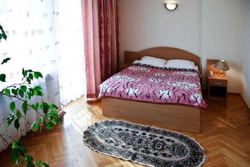 Perla Lesna Nadarzyn Bed & Breakfast ภายนอก รูปภาพ